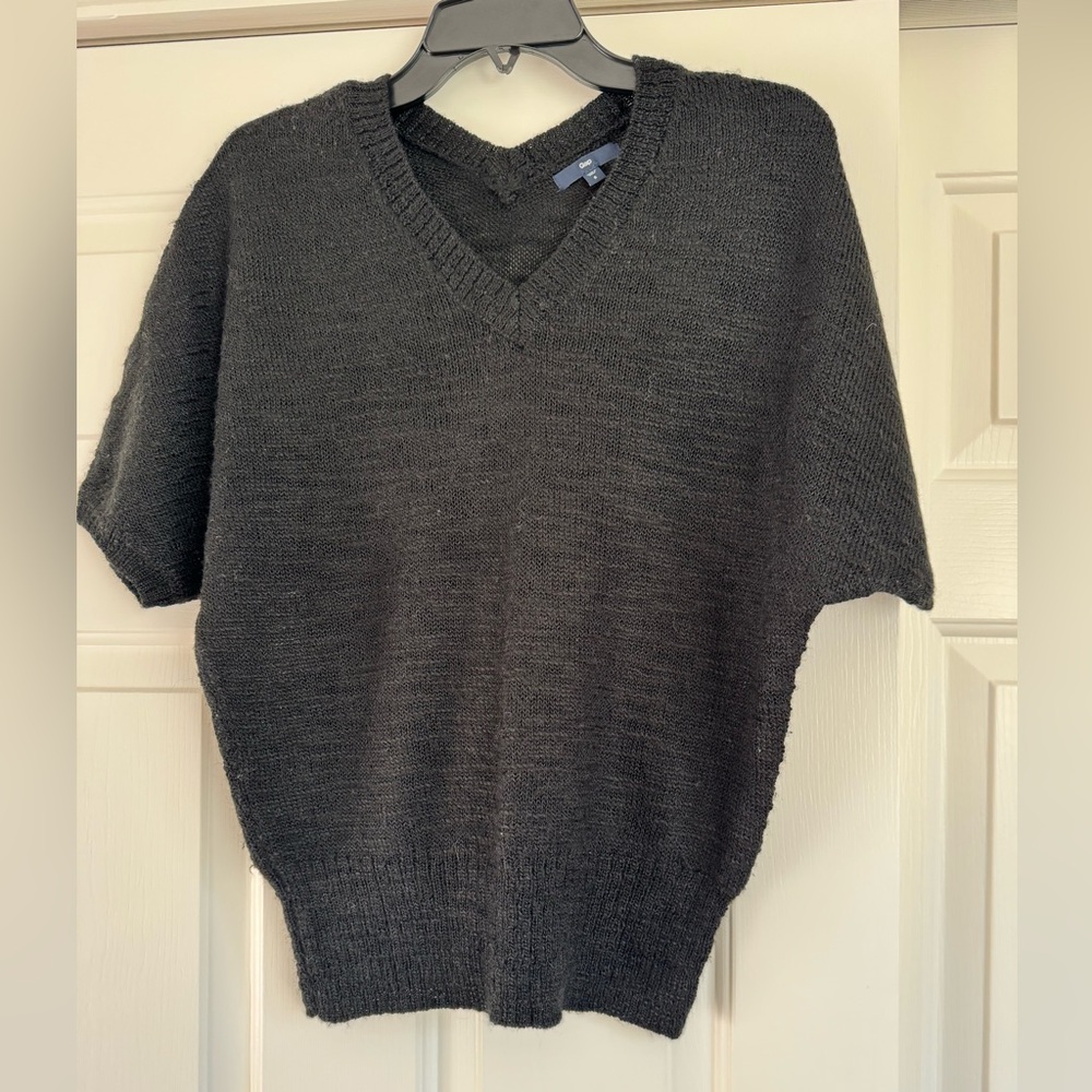 Gap Women’s Vneck Short Sleeve Sweater Top Small Black